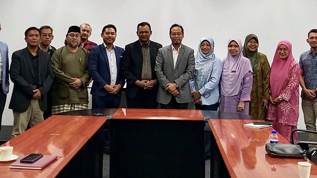 MESYUARAT KE PUSAT REKABENTUK , PEMBUNGKUSAN DAN KESELAMATAN